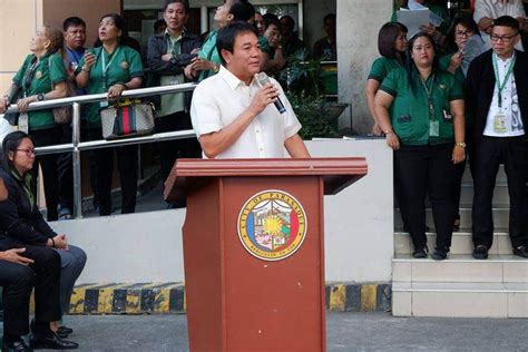 Parañaque Mayor Olivarez takes oath as solon of 1st .